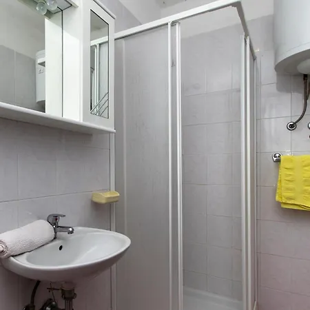 4 Person Labin Kapelica Raša