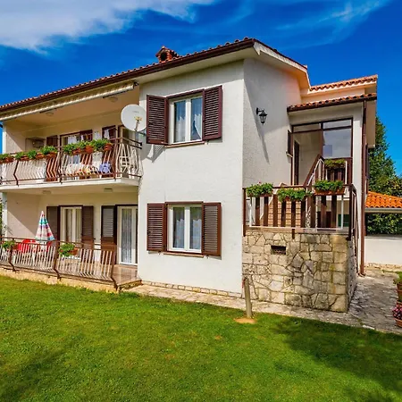 4 Person Labin Kapelica * Raša